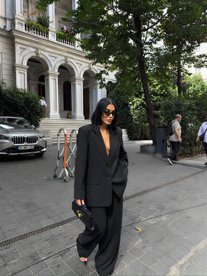 Eleganten dvodelni hlačni kostim oversize kroja – Črna