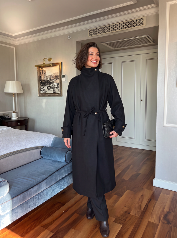 Črn eleganten dolgi plašč s stoječim ovratnikom Maya